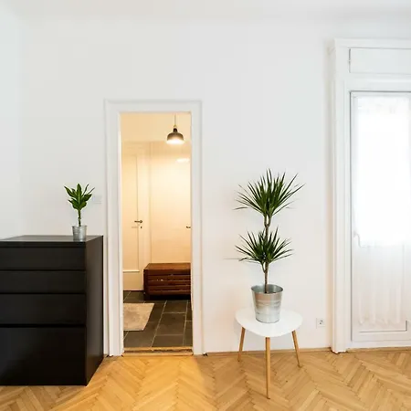 Korlat Delux Budapest